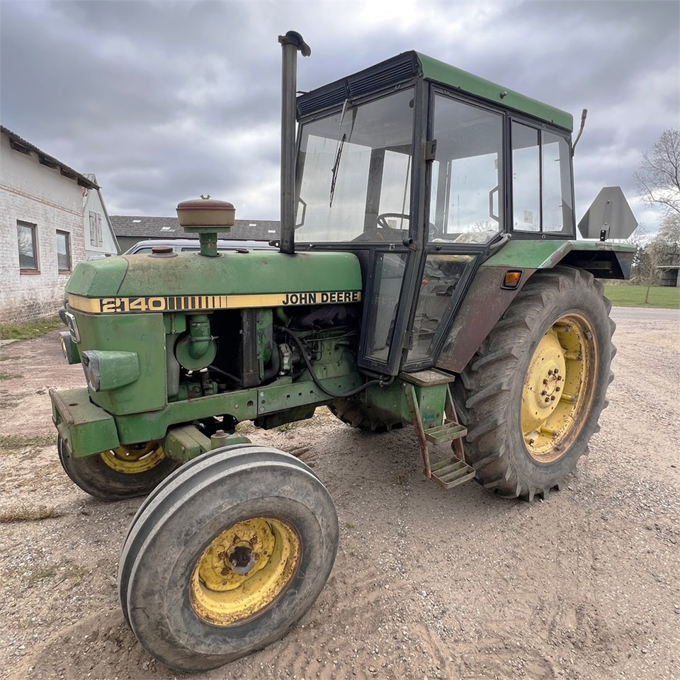 John Deere 2140 - Трактор: слика 1 John Deere 2140 - Трактор: слика 1