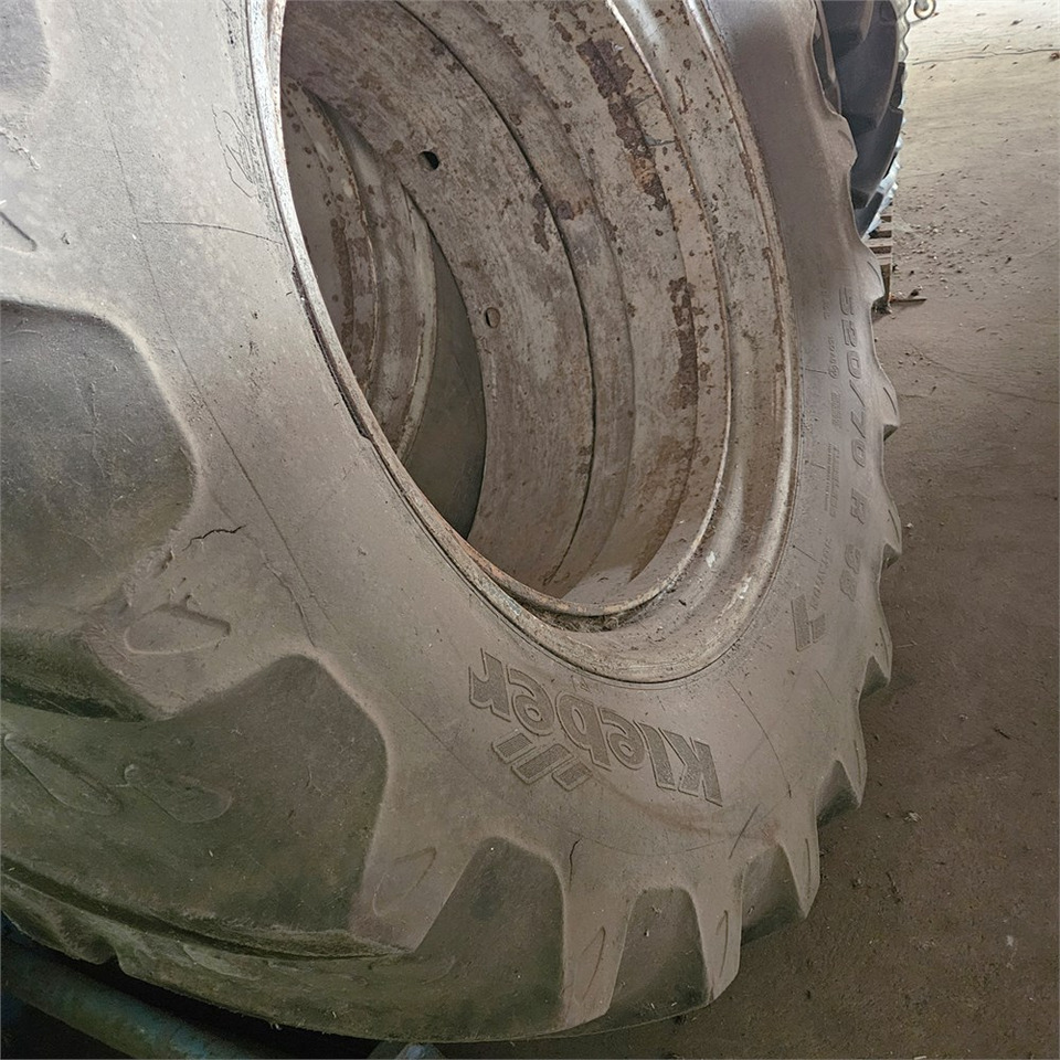 Трактор Kleber 520/70 R38: слика 9