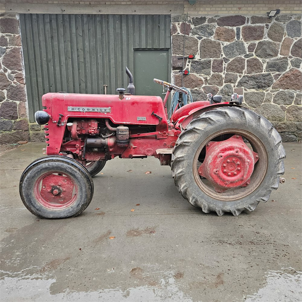 McCORMICK D-324 Standard - Трактор: слика 3 McCORMICK D-324 Standard - Трактор: слика 3