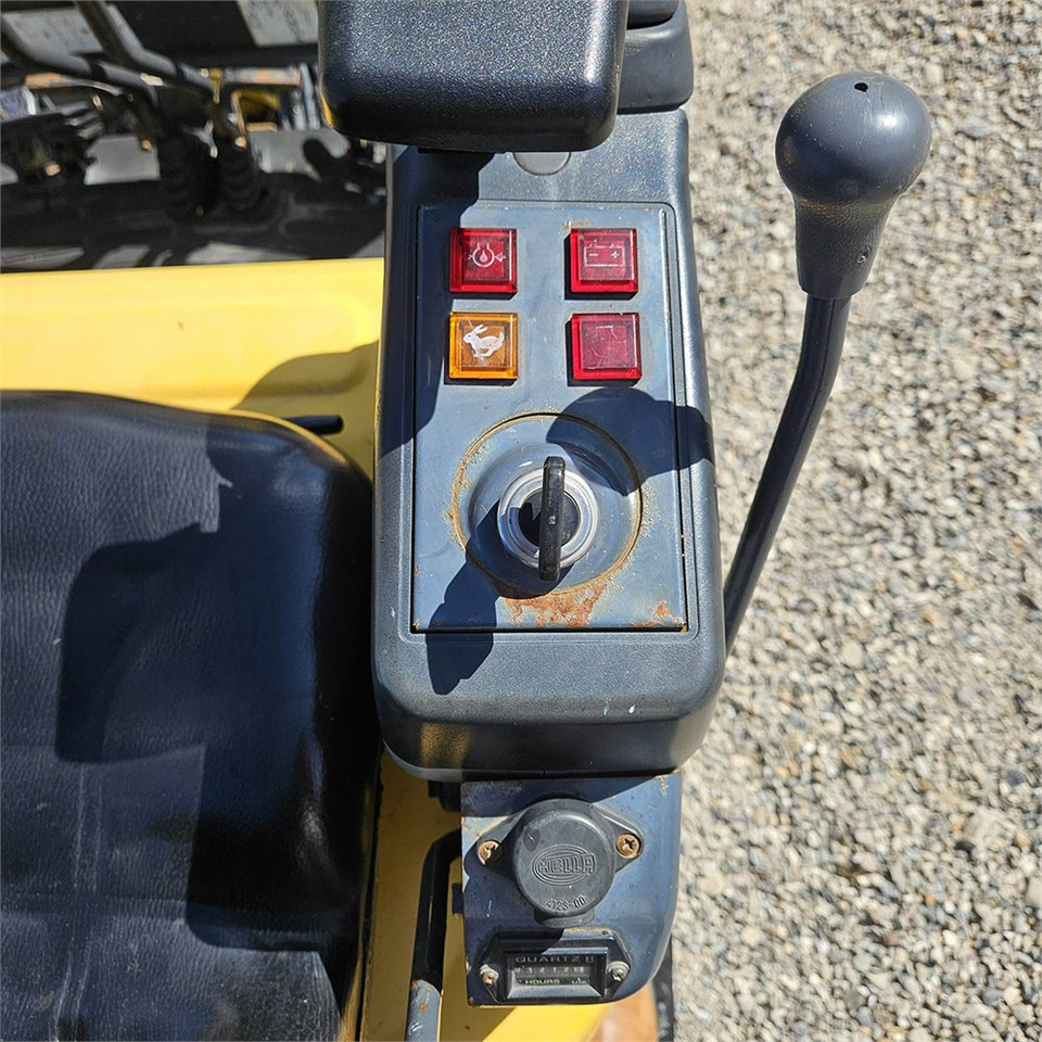 Мини багер New Holland E10 SR: слика 15