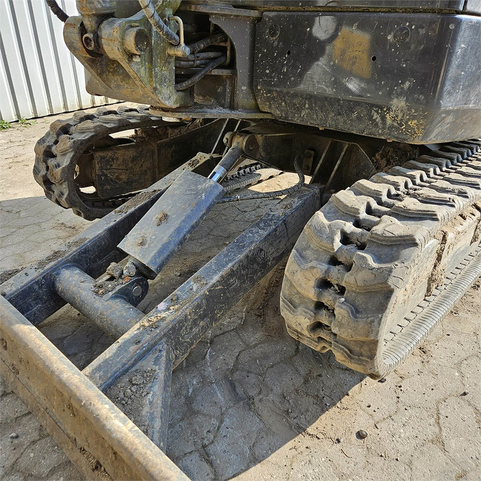 Мини багер New Holland E26C: слика 20