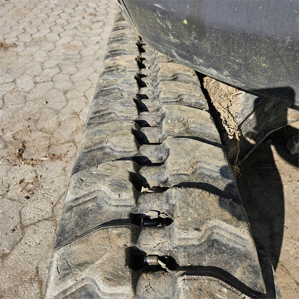 Мини багер New Holland E26C: слика 42