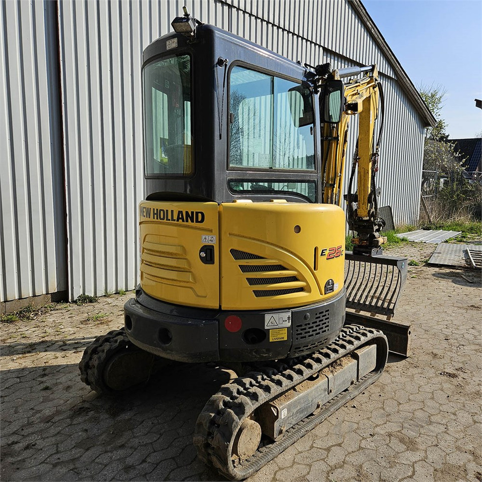 Мини багер New Holland E26C: слика 8