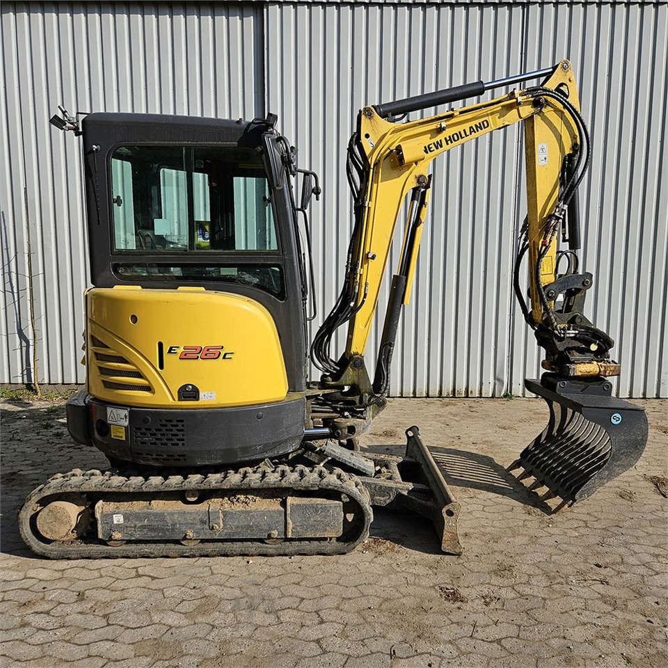 Мини багер New Holland E26C: слика 6