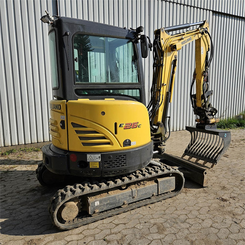 Мини багер New Holland E26C: слика 7