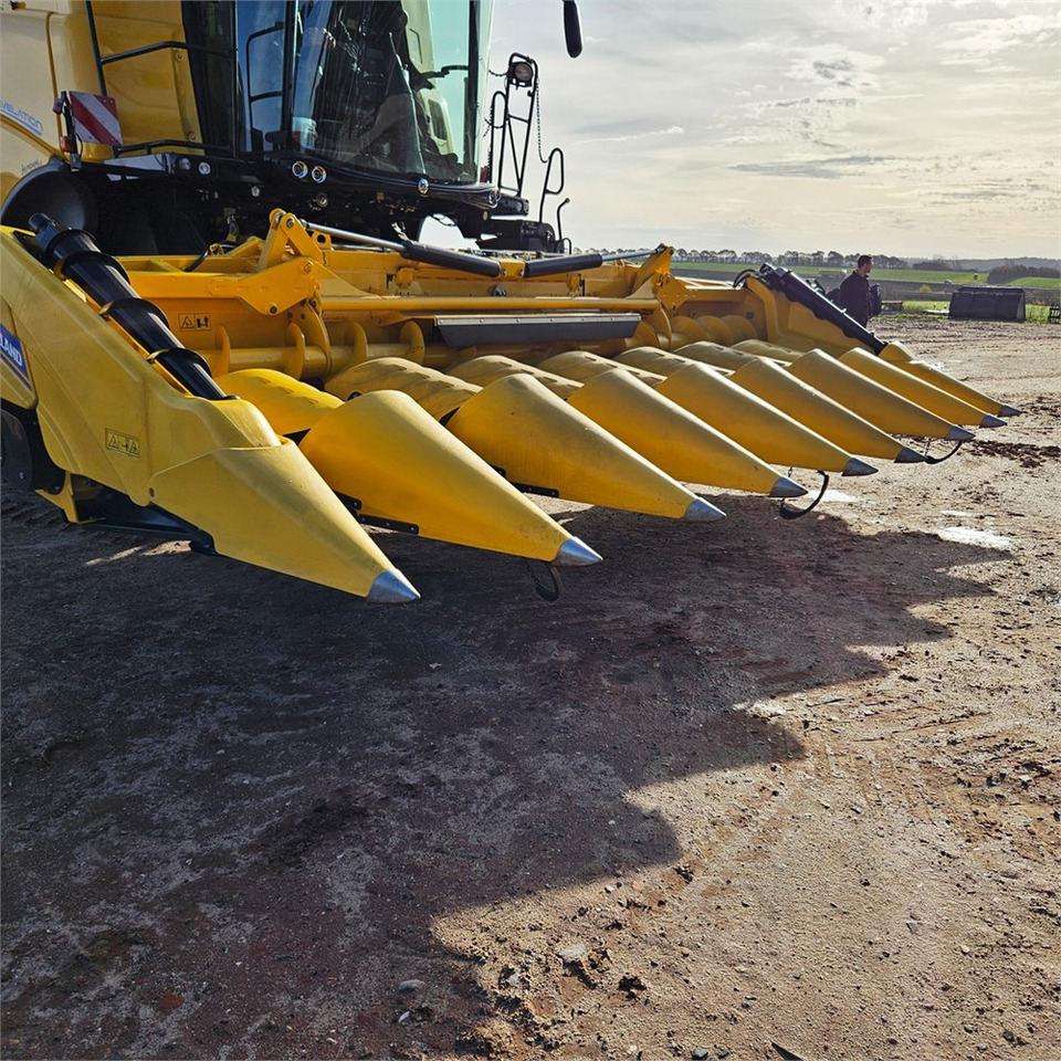 New Holland F8 - Машина за жнеење: слика 4 New Holland F8 - Машина за жнеење: слика 4