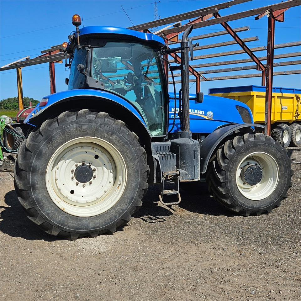 New Holland T7.235 Power Command - Трактор: слика 3 New Holland T7.235 Power Command - Трактор: слика 3