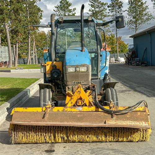 New Holland TS90 - Трактор: слика 2 New Holland TS90 - Трактор: слика 2