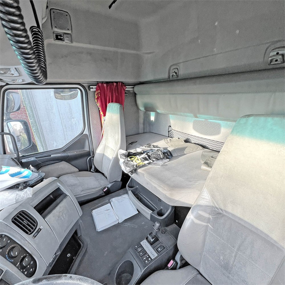 Камион со кабинска шасија Renault 410 DXI Premimium: слика 17