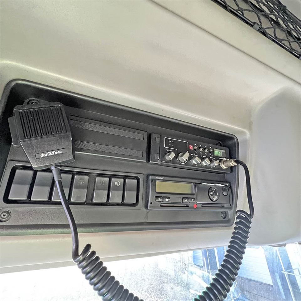 Камион со кабинска шасија Renault 410 DXI Premimium: слика 26