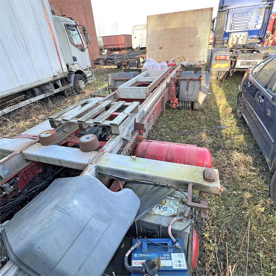 Камион со кабинска шасија Renault 410 DXI Premimium: слика 9