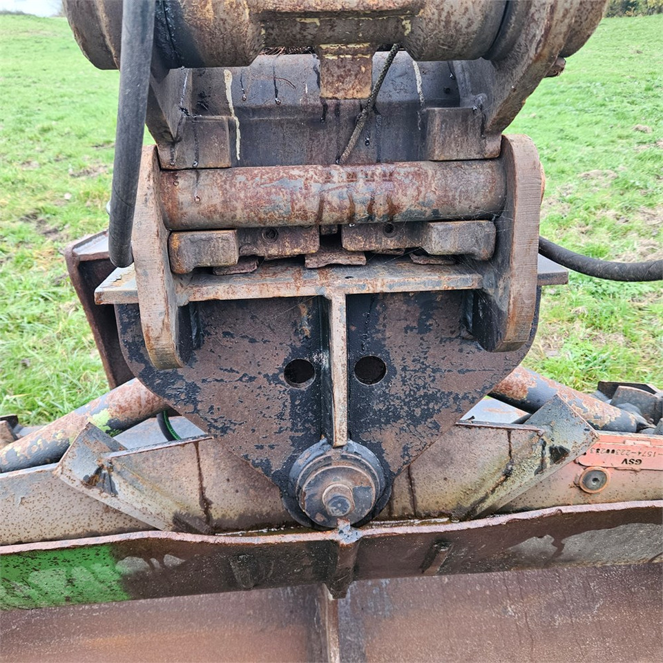 Багер гасеничар Takeuchi TB1140: слика 37