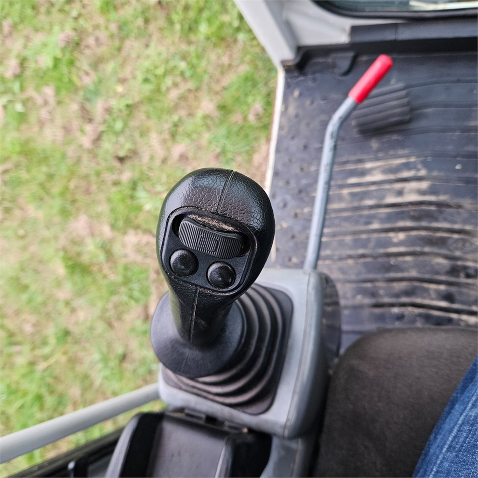 Багер гасеничар Takeuchi TB1140: слика 10