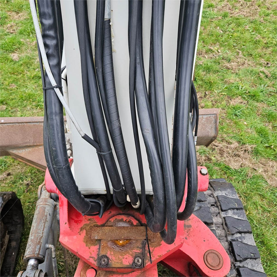 Багер гасеничар Takeuchi TB1140: слика 26