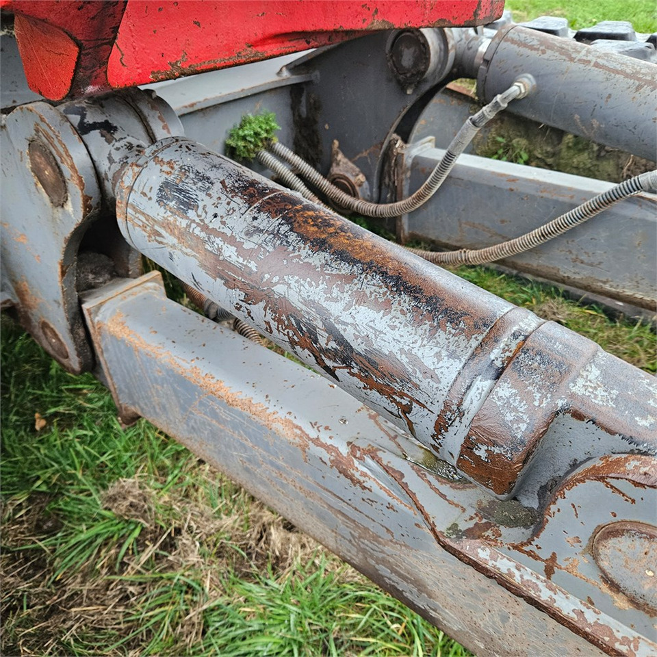 Багер гасеничар Takeuchi TB1140: слика 42
