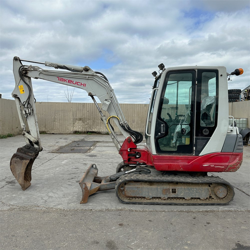 Takeuchi TB235 - Мини багер: слика 3 Takeuchi TB235 - Мини багер: слика 3