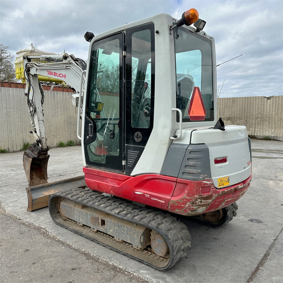 Takeuchi TB235 - Мини багер: слика 4 Takeuchi TB235 - Мини багер: слика 4