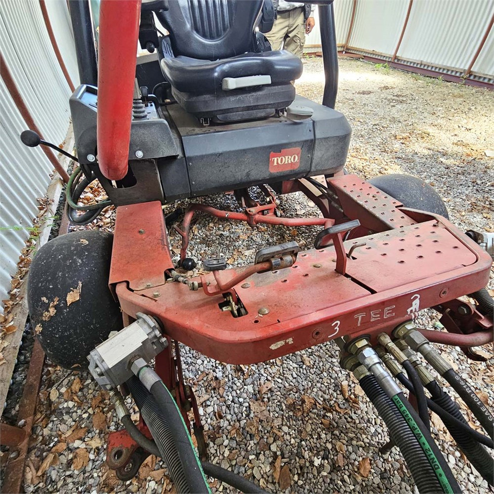 Toro Greensmaster 3250-D - Градинарска косилка: слика 4 Toro Greensmaster 3250-D - Градинарска косилка: слика 4