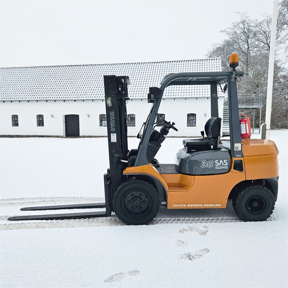 Toyota 30 SAS Equipped - 02-7FDF30 - Вилушкар: слика 2 Toyota 30 SAS Equipped - 02-7FDF30 - Вилушкар: слика 2