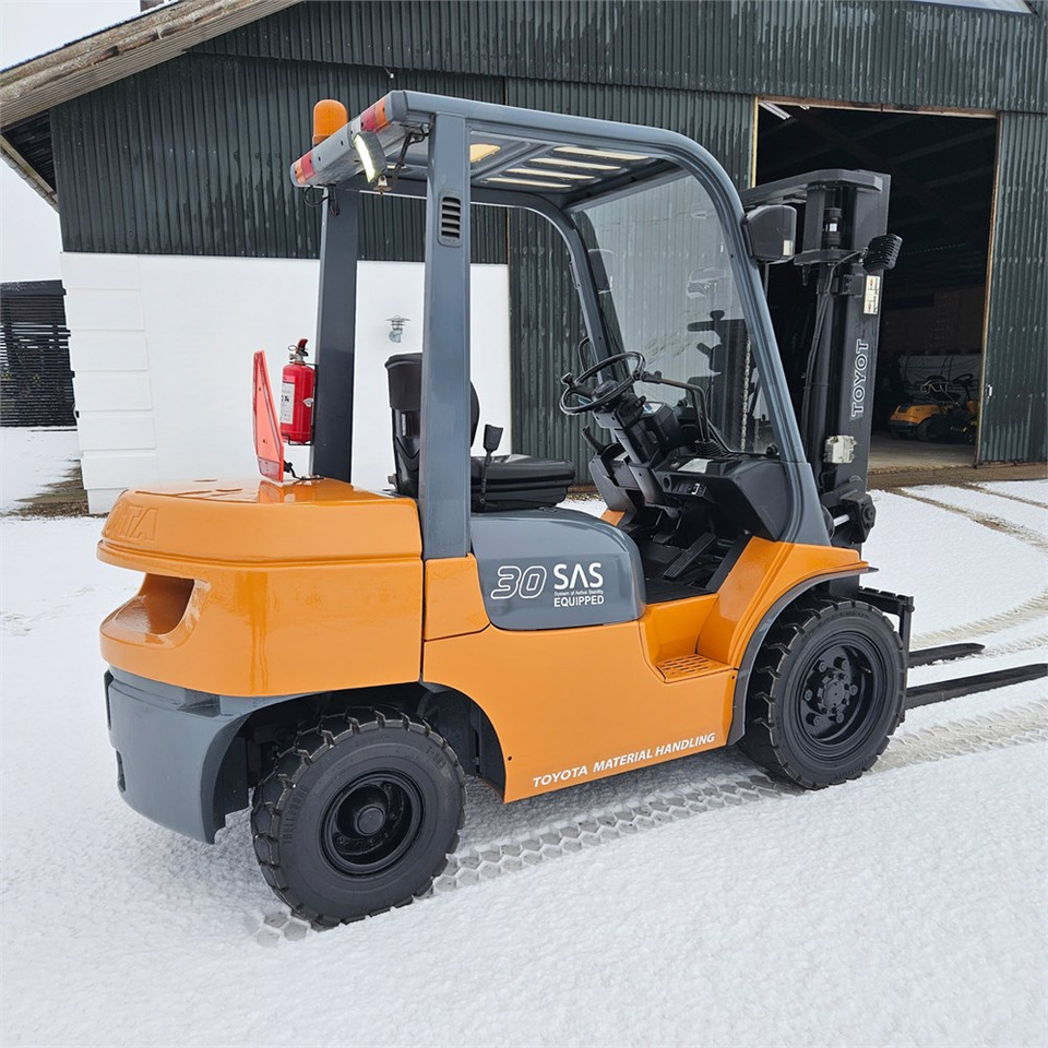 Toyota 30 SAS Equipped - 02-7FDF30 - Вилушкар: слика 5 Toyota 30 SAS Equipped - 02-7FDF30 - Вилушкар: слика 5