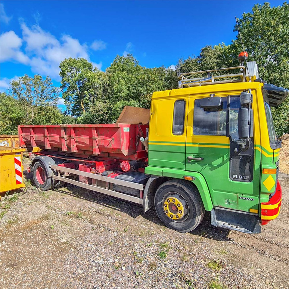 Volvo FL612 - Камион со кабелски систем: слика 5 Volvo FL612 - Камион со кабелски систем: слика 5