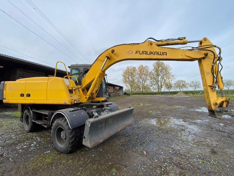 Багер на тркала Furukawa W 735: слика 7