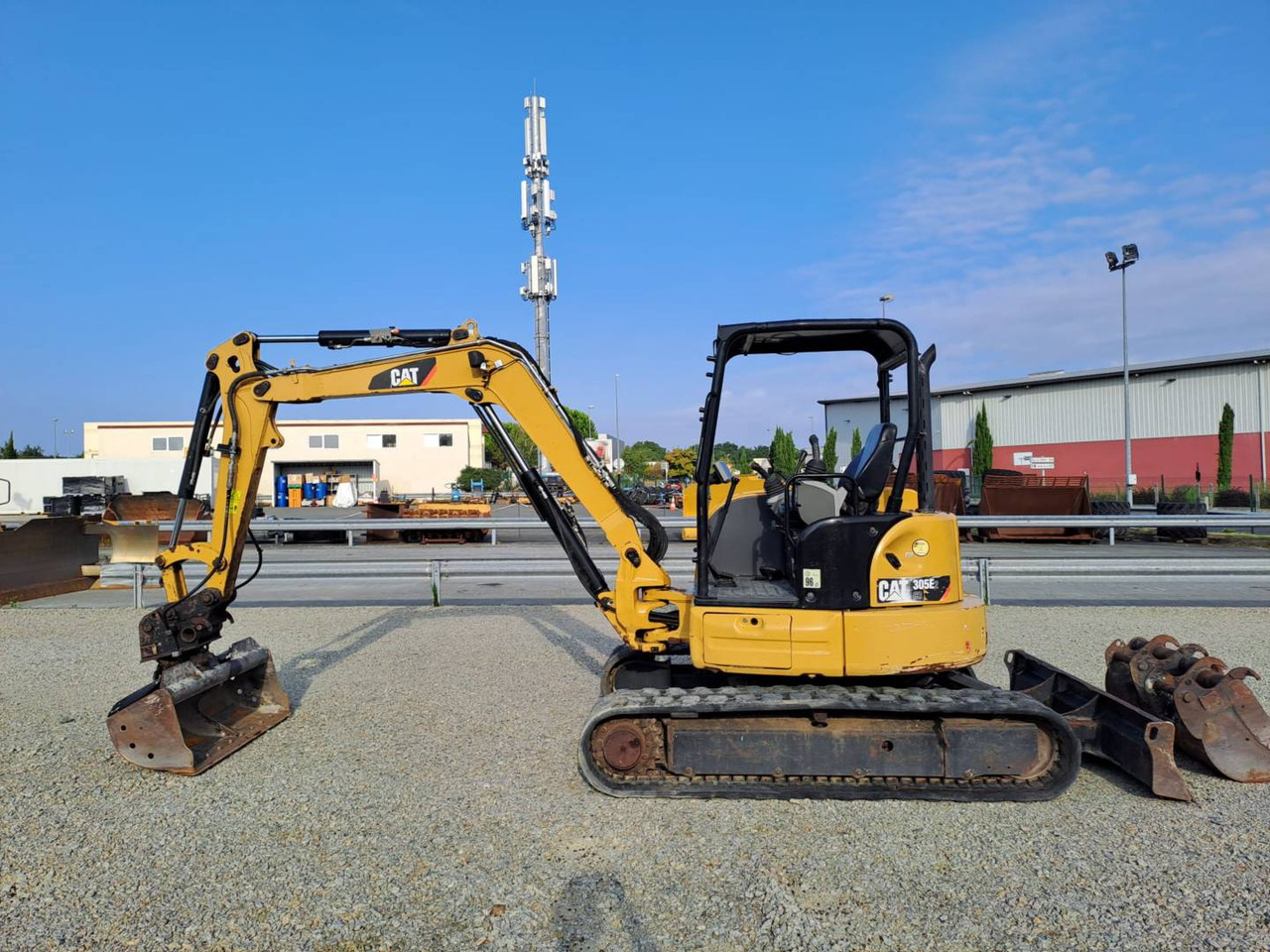 CAT 305E2 - Багер гасеничар: слика 1 CAT 305E2 - Багер гасеничар: слика 1