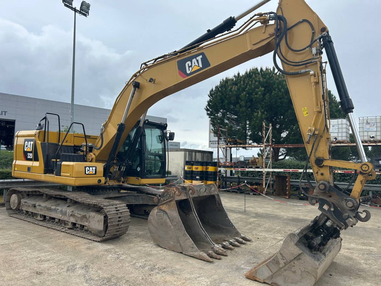 CAT 320 - Багер гасеничар: слика 1 CAT 320 - Багер гасеничар: слика 1