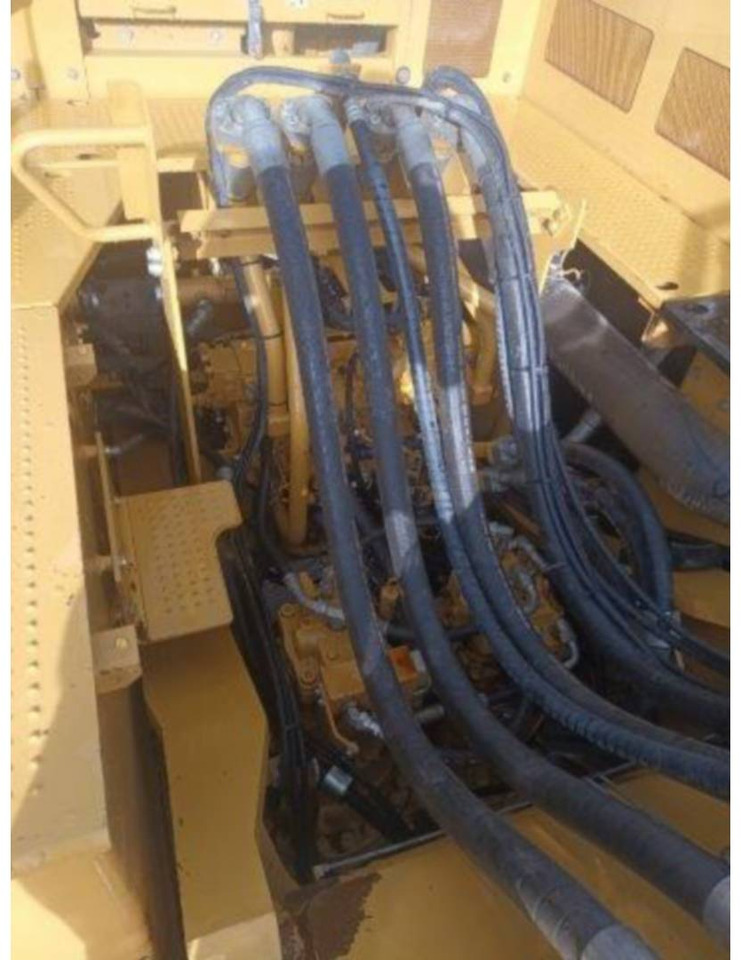 Багер гасеничар CAT 374F: слика 10