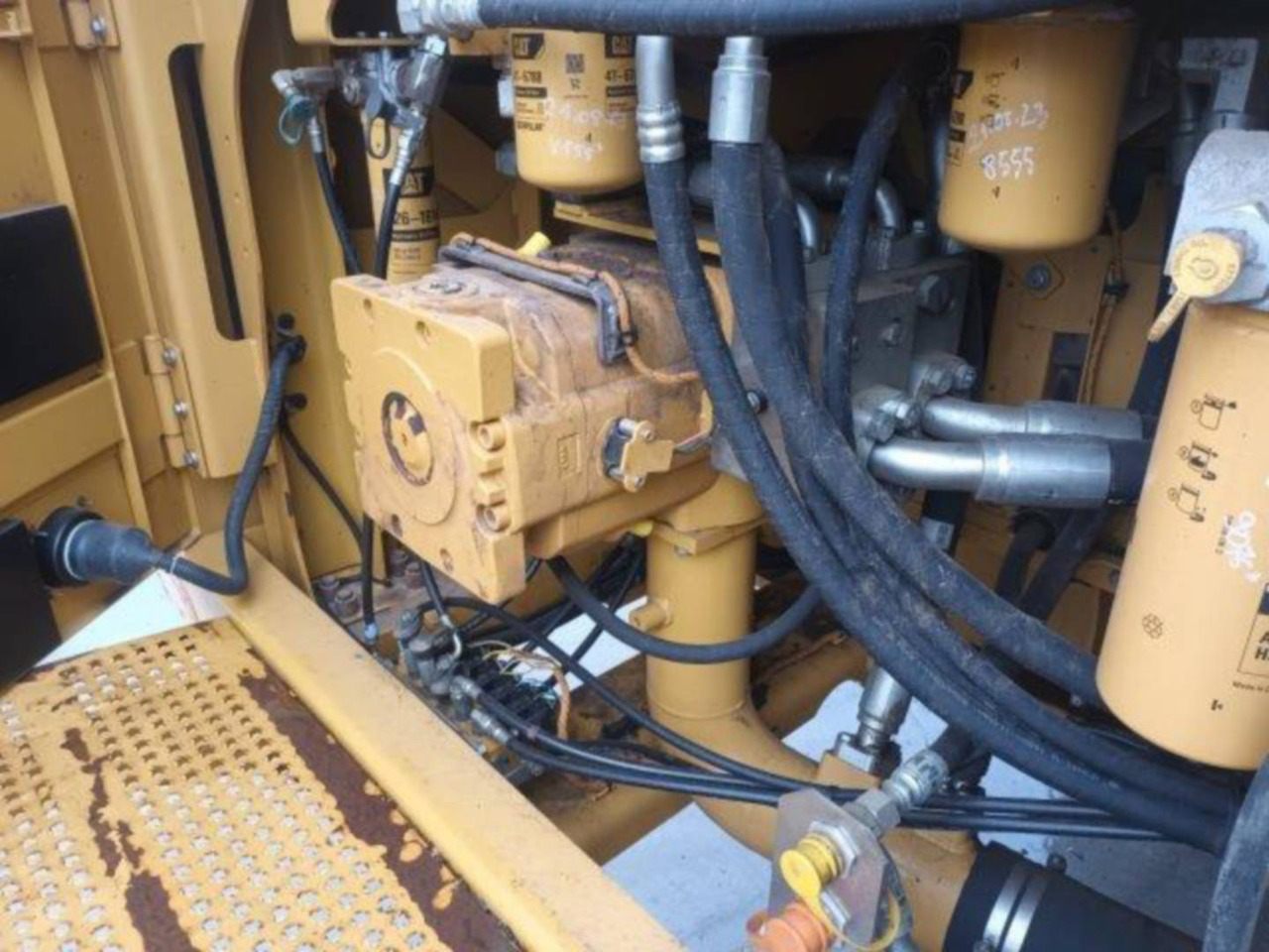 Багер гасеничар CAT 374F: слика 8