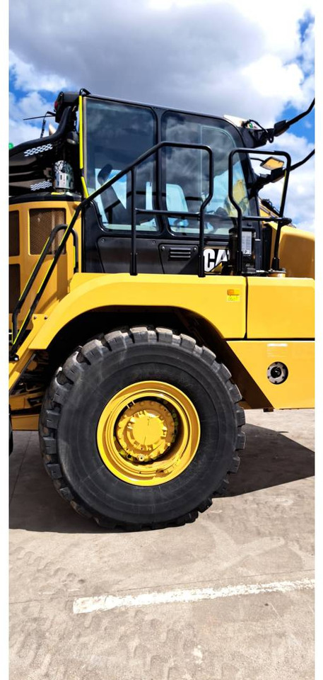 Зглобен истоварувач CAT 730: слика 7