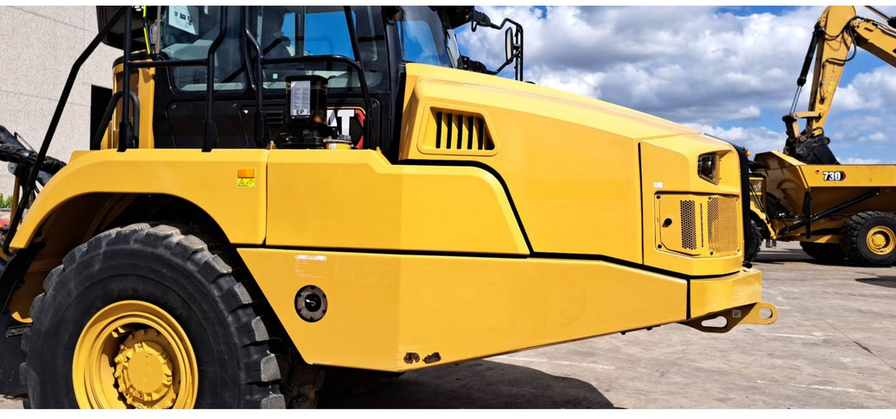 Зглобен истоварувач CAT 730: слика 8