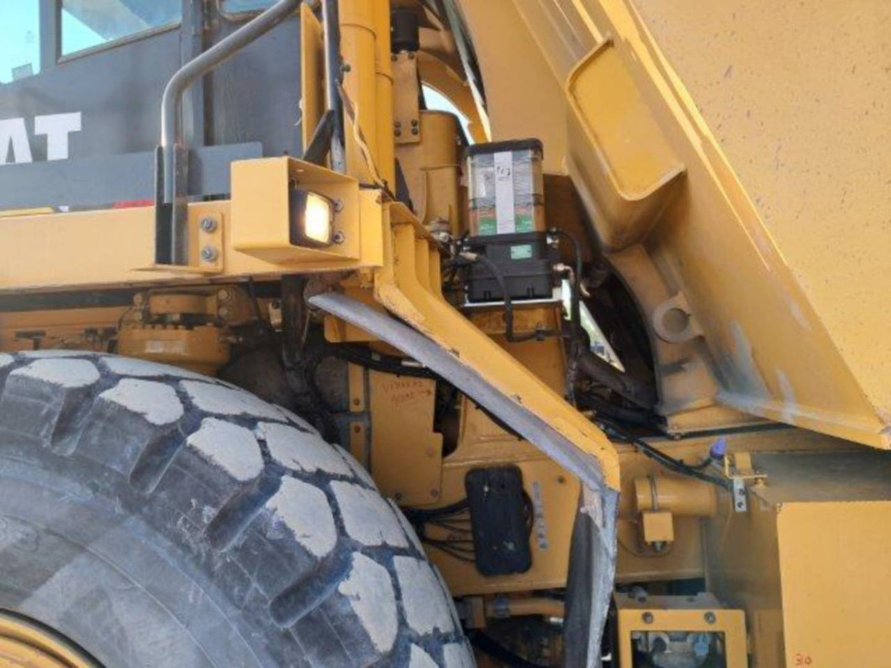 CAT 772G - Голем истоварувач/ Камион за камења: слика 5 CAT 772G - Голем истоварувач/ Камион за камења: слика 5