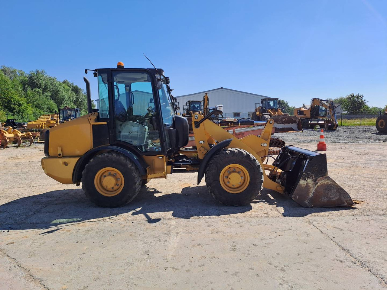 CAT 906M - Натоварувач на тркала: слика 5 CAT 906M - Натоварувач на тркала: слика 5