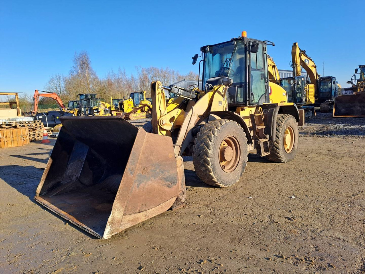 CAT 914 - Натоварувач на тркала: слика 2 CAT 914 - Натоварувач на тркала: слика 2