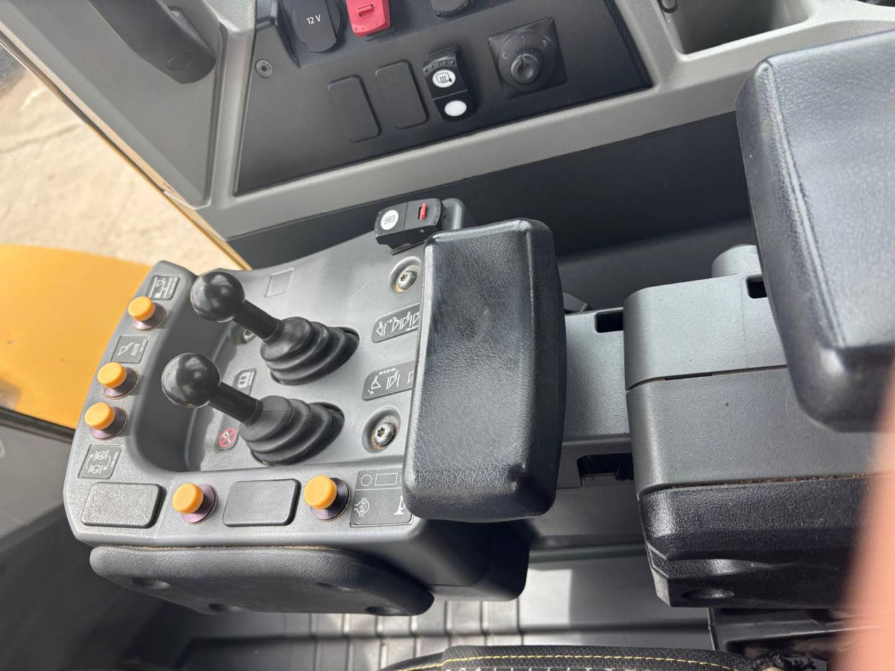Лизинг на CAT 966M XE CAT 966M XE: слика 21