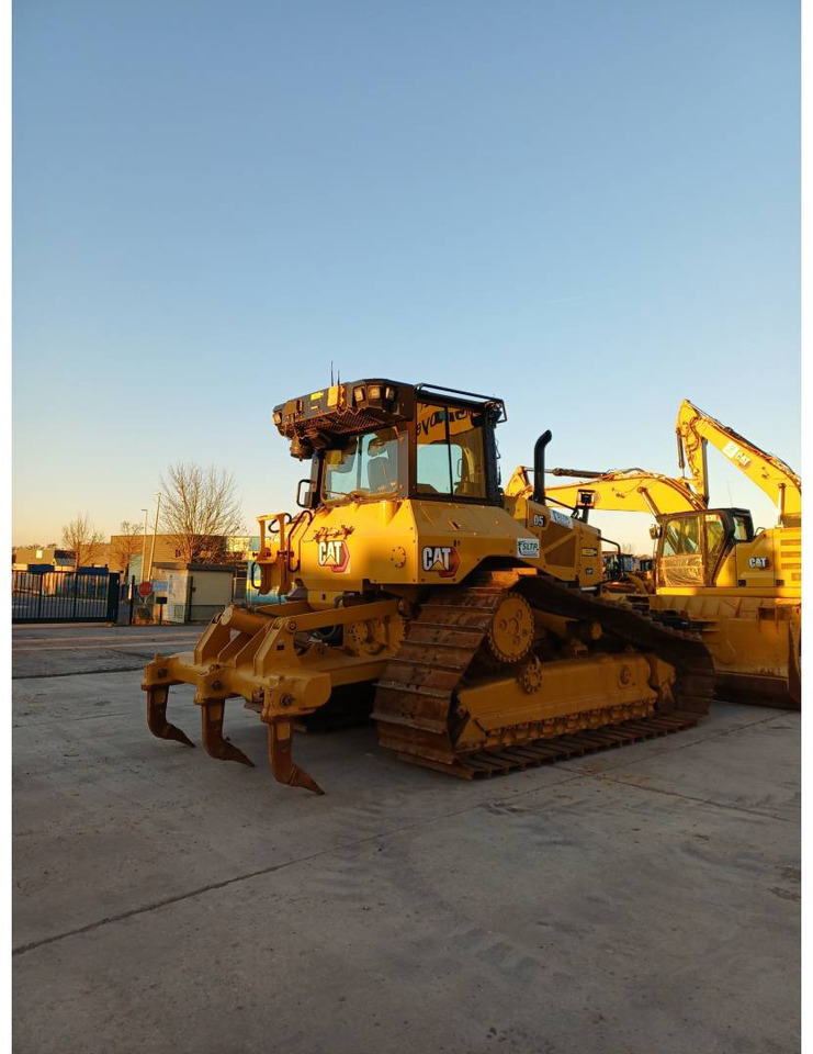 CAT D5 - Булдожер: слика 3 CAT D5 - Булдожер: слика 3