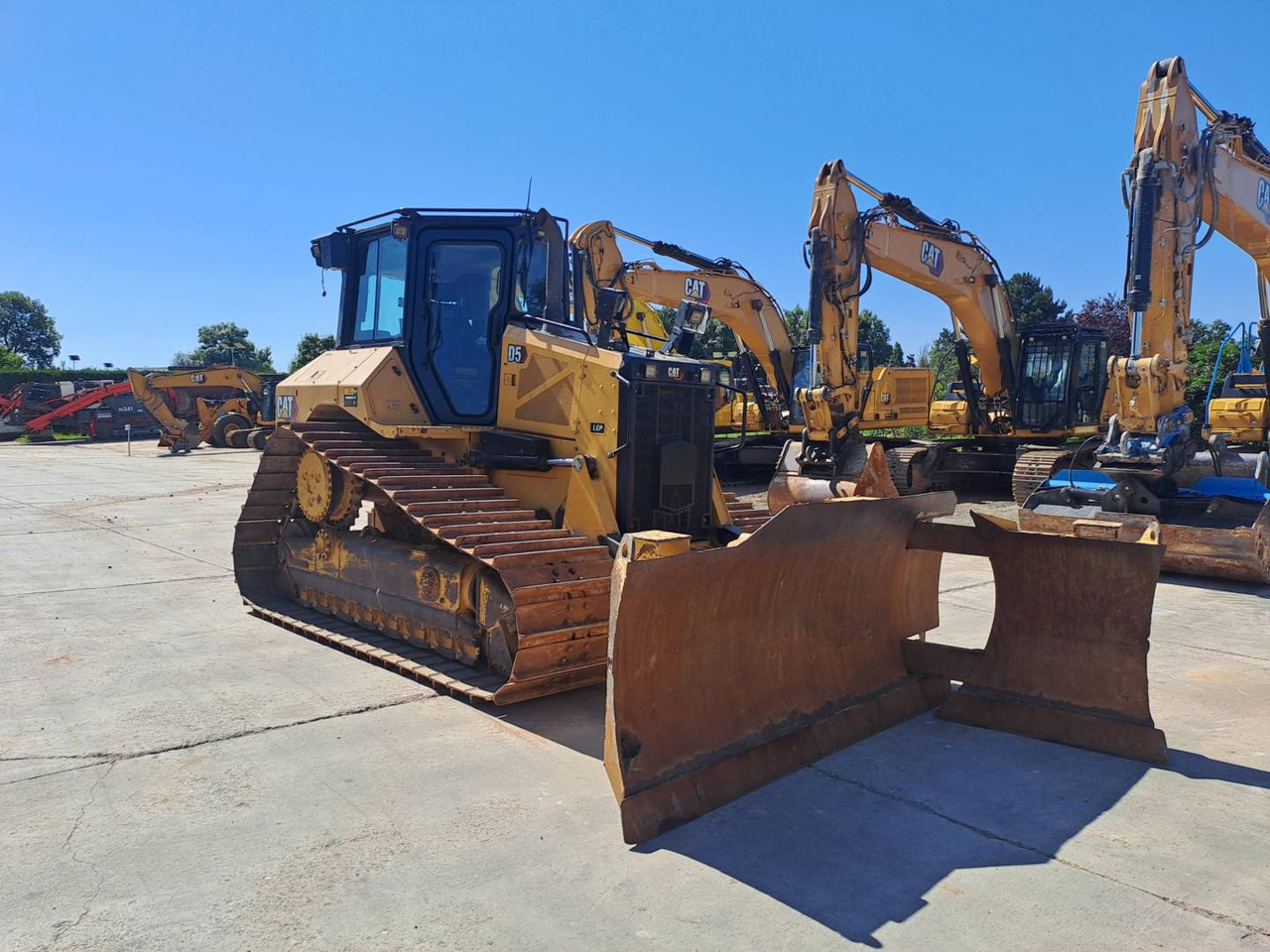 CAT D5 - Булдожер: слика 2 CAT D5 - Булдожер: слика 2