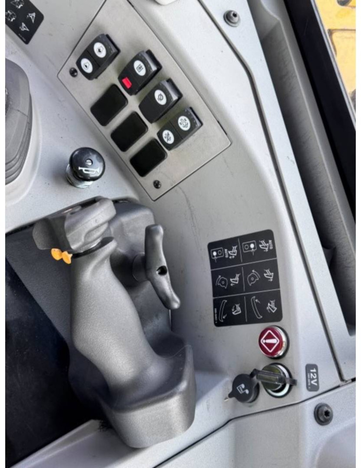 Лизинг на CAT D8T CAT D8T: слика 23