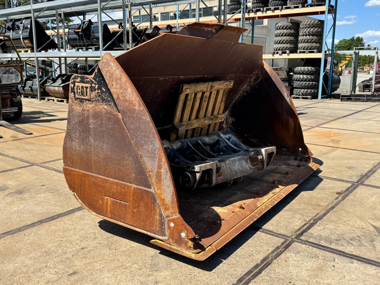 CAT GP BUCKET/ 4.6M3 / WITH FUSION QUICK COUPLER - Корпа: слика 2 CAT GP BUCKET/ 4.6M3 / WITH FUSION QUICK COUPLER - Корпа: слика 2