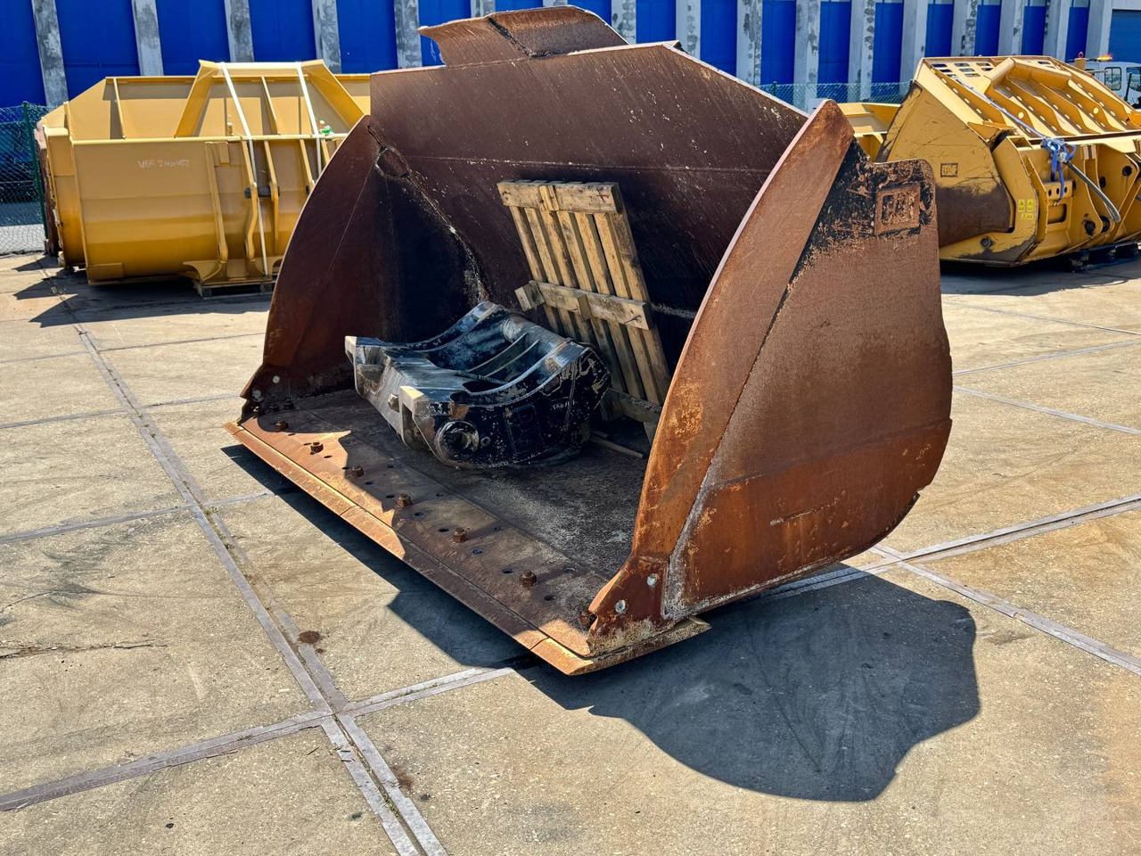 CAT GP BUCKET/ 4.6M3 / WITH FUSION QUICK COUPLER - Корпа: слика 1 CAT GP BUCKET/ 4.6M3 / WITH FUSION QUICK COUPLER - Корпа: слика 1