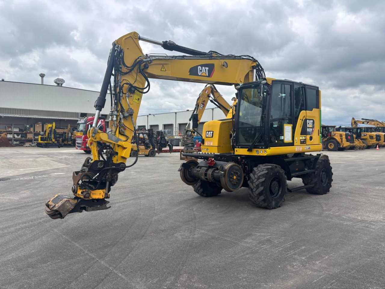 CAT M323F - Багер на тркала: слика 2 CAT M323F - Багер на тркала: слика 2