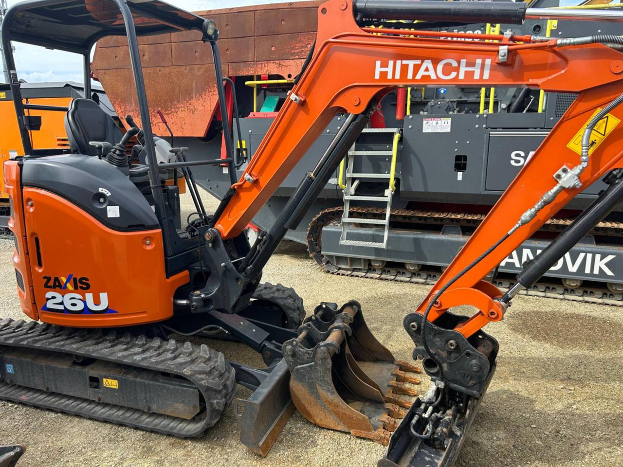 HITACHI ZX26U-6 - Багер гасеничар: слика 2 HITACHI ZX26U-6 - Багер гасеничар: слика 2
