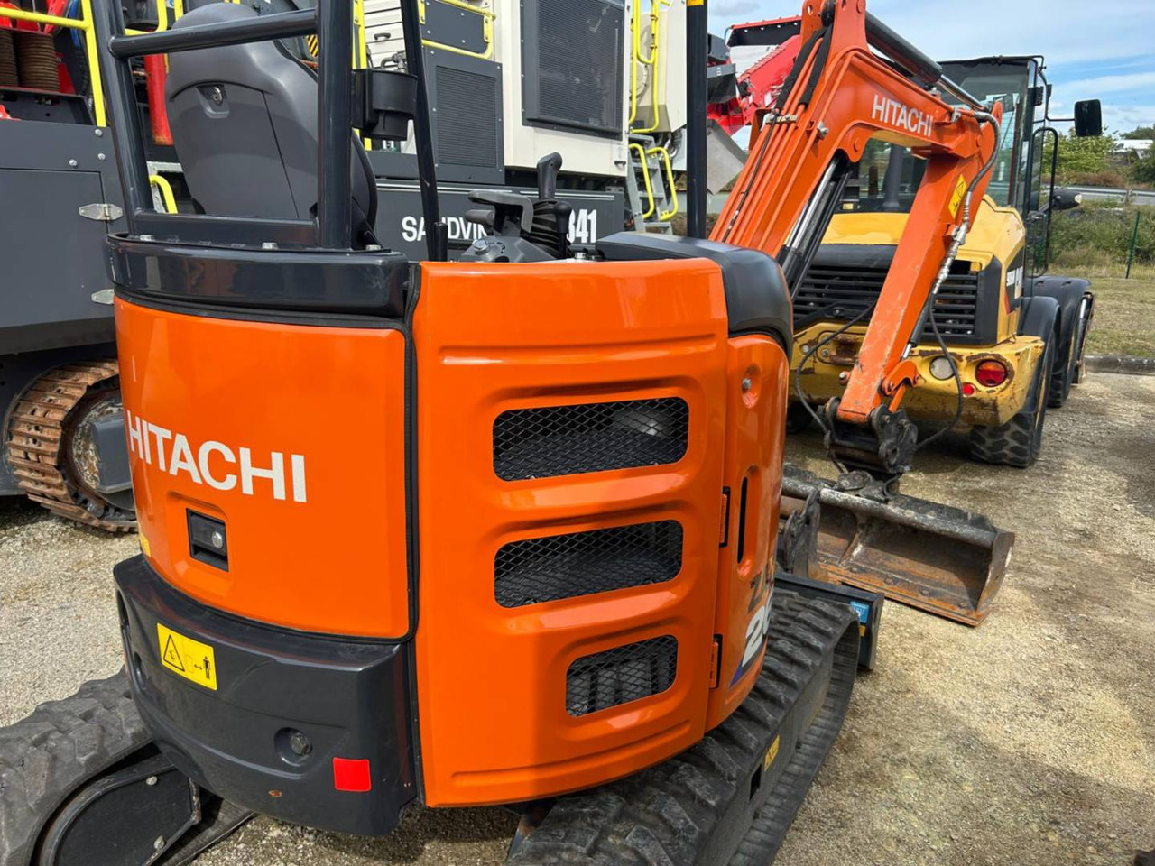 HITACHI ZX26U-6 - Багер гасеничар: слика 3 HITACHI ZX26U-6 - Багер гасеничар: слика 3