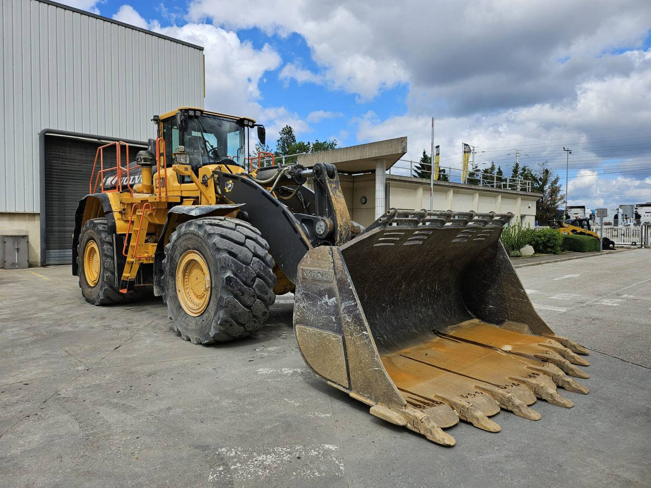 VOLVO CONSTRUCTION EQUIPMENT L350H - Натоварувач на тркала: слика 1 VOLVO CONSTRUCTION EQUIPMENT L350H - Натоварувач на тркала: слика 1
