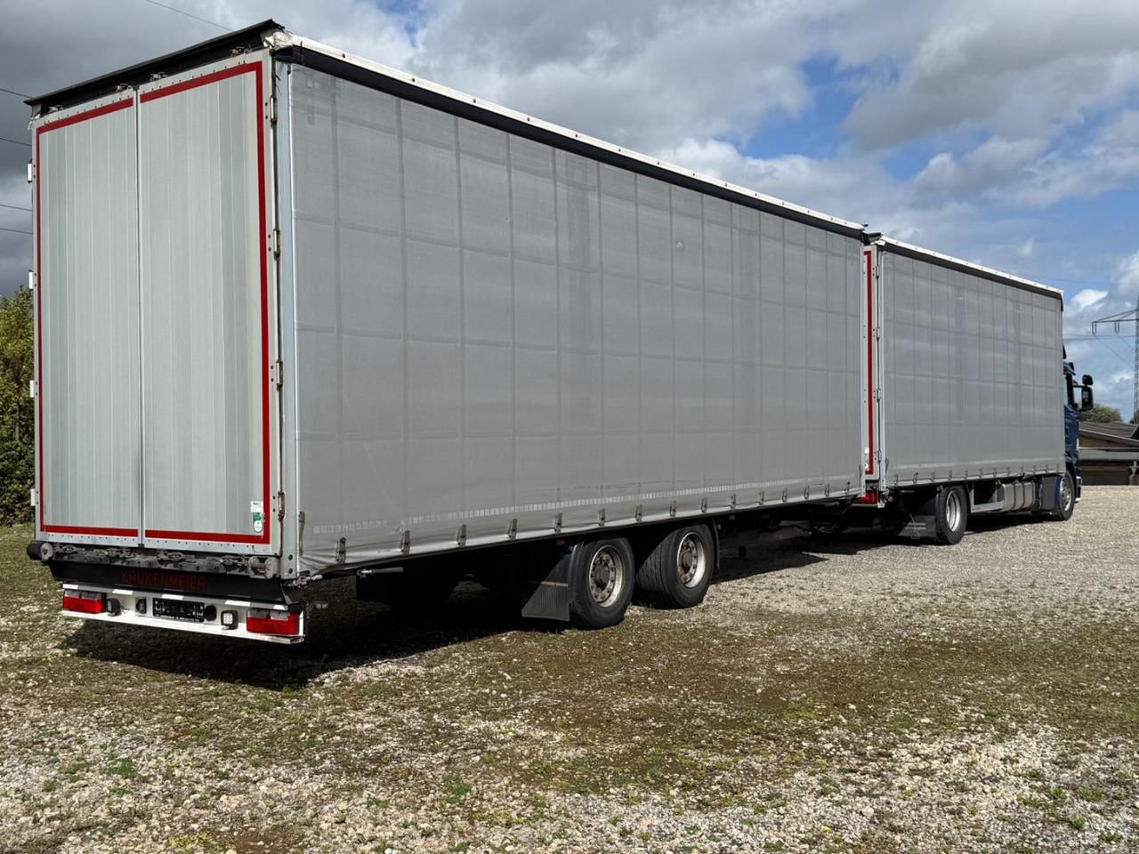 Scania G410 /4x2/Pritsche-Plane mit durchladbarem Anh. - Камион со церада: слика 2 Scania G410 /4x2/Pritsche-Plane mit durchladbarem Anh. - Камион со церада: слика 2