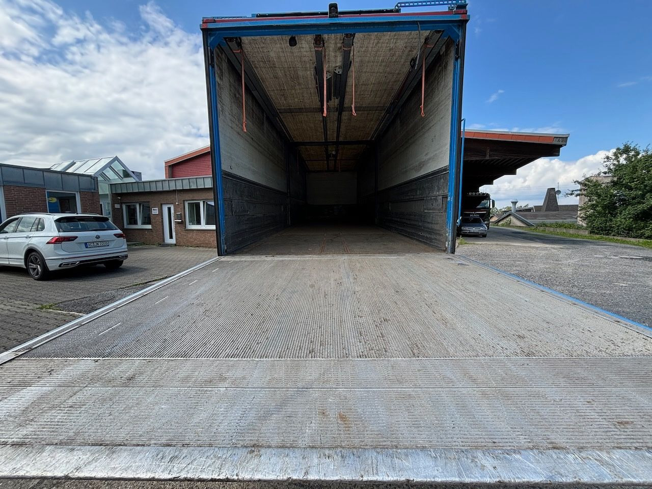 Volvo FM 330 /8x2/ Getränke 10m mit Lbw. 2t - Камион за пијалоци: слика 5 Volvo FM 330 /8x2/ Getränke 10m mit Lbw. 2t - Камион за пијалоци: слика 5