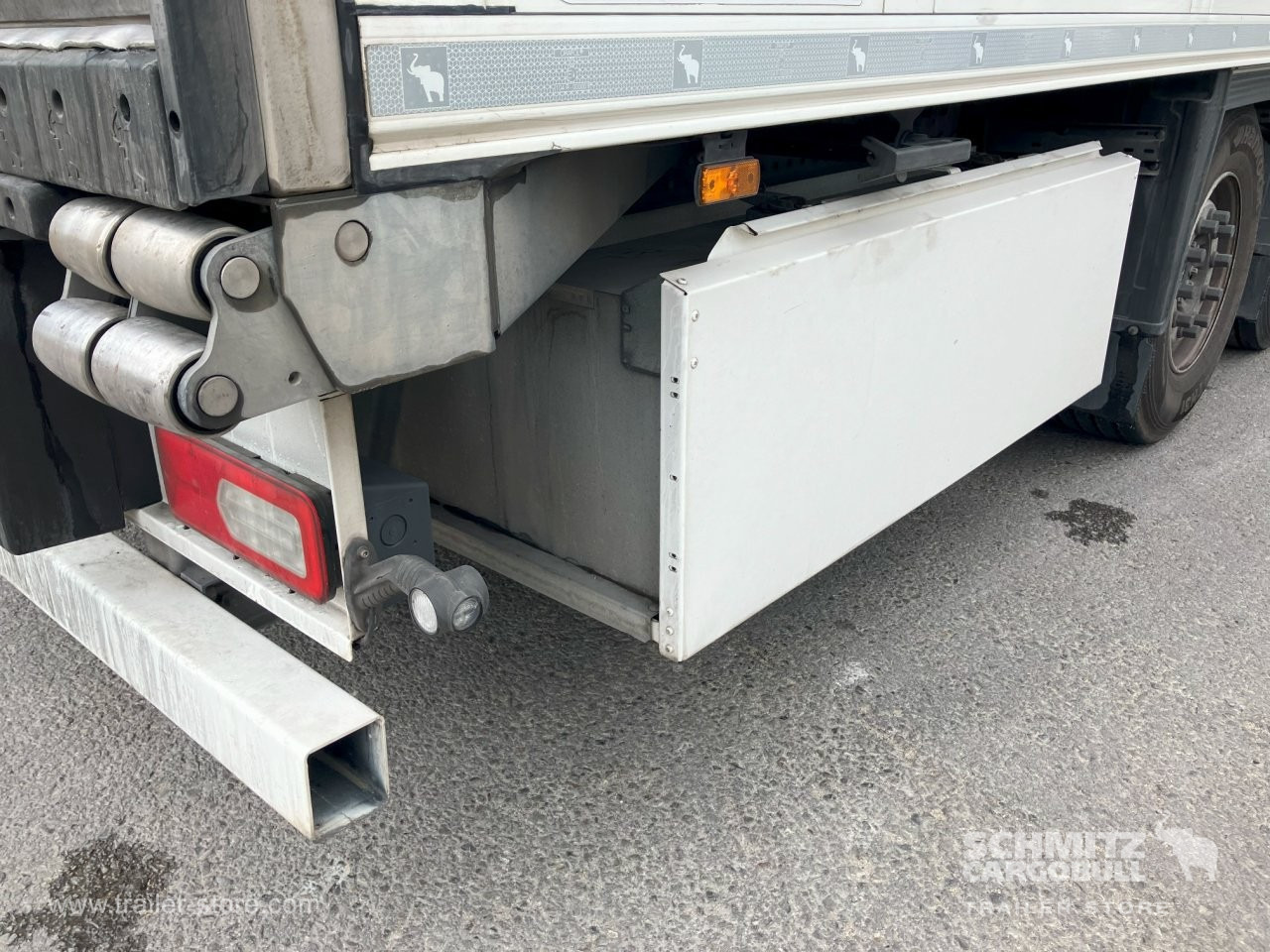 SCHMITZ Semiremolque Frigo Standard - Изотермална полуприколка: слика 2 SCHMITZ Semiremolque Frigo Standard - Изотермална полуприколка: слика 2