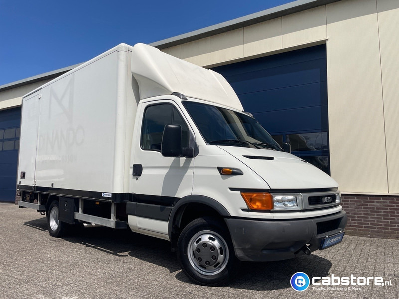 Iveco 40C 40C12 EURO 3 4x2 Bakwagen Euro 3 - Bouwjaar 2003 - APK tot 10-05-2026 -Handgeschakelde versnellingsbak - Комбе фургон: слика 1 Iveco 40C 40C12 EURO 3 4x2 Bakwagen Euro 3 - Bouwjaar 2003 - APK tot 10-05-2026 -Handgeschakelde versnellingsbak - Комбе фургон: слика 1