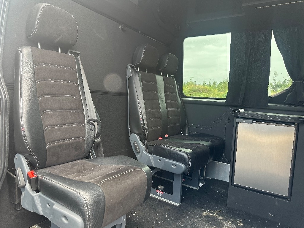 Iveco Daily 35S16A8 1+5 hlö retkeilyauto - Товарно комбе: слика 5 Iveco Daily 35S16A8 1+5 hlö retkeilyauto - Товарно комбе: слика 5